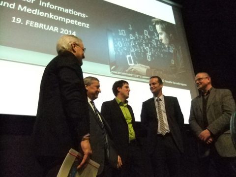 Vorstellung des Leitfadens zur Informations- und Medienkompetenz in St. Vith: Lorenz Paasch, Carl Baguette, Stephan Stengel, Oliver Paasch und Jens Giesdorf (vlnr)