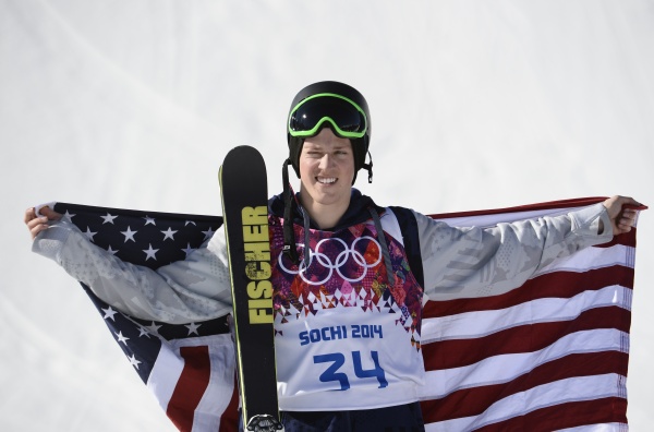 Der Amerikaner Joss Christensen sichert sich das Premieren-Gold der Ski-Freestyler im Slopestyle