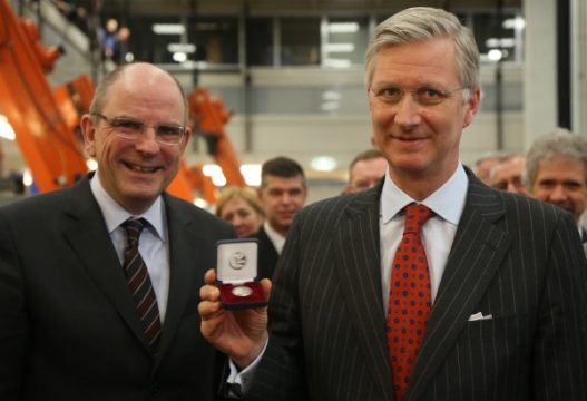 Finanzminister Koen Geens, König Philippe und einer der neuen Cent-Stücke