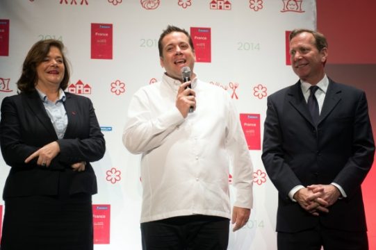 Arnaud Lallement, Chef des Restaurants "L'Assiette champenoise", mit Claire Dorland Clauzel und Michael Ellis vom Guide Michelin