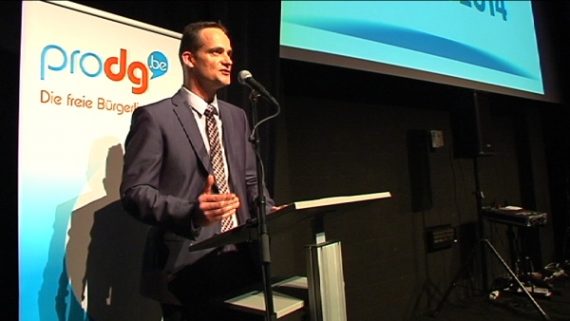 Unterrichtsminister Oliver Paasch beim Neujahrsempfang von ProDG