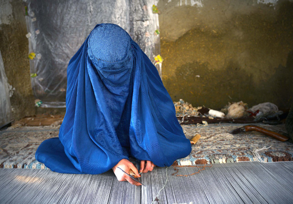 Afghanische Frau in einem Flüchtlingscamp in Pakistan