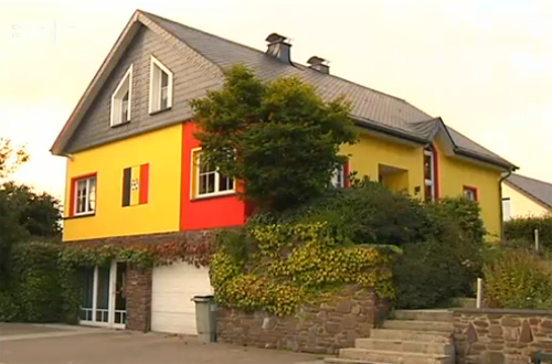 Das "Belgische Haus" von Wilfried Thelen ist der Stadt St. Vith ein Dorn im Auge (Bild: September 2013)