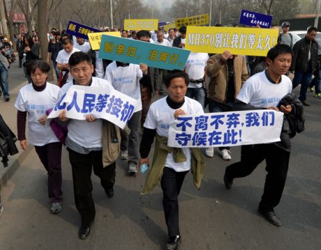 Proteste vor der malaysischen Botschaft in Peking