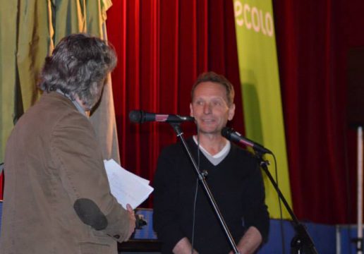 Regisseur Erwin Wagenhofer (rechts) stellt seinen neuen Film "Alphabet - Angst oder Liebe" vor.