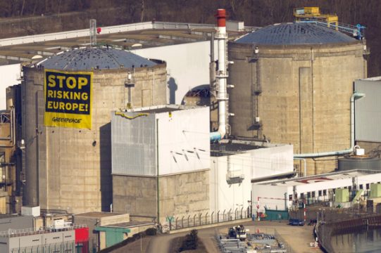 Greenpeace-Aktivisten besetzen Atomkraftwerk Fessenheim