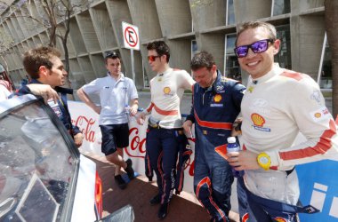 Hyundai bei der Rallye Mexiko: Chris Atkinson, Pressechef Thomas Vilette, Thierry Neuville und die Copiloten Stéphane Prévot und Nicolas Gilsoul