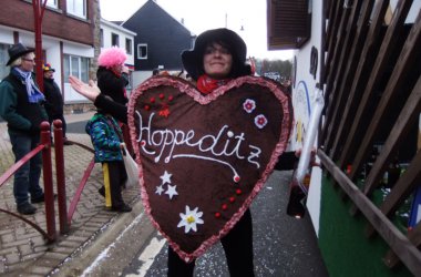 Rosenmontagszug in Büllingen 2014