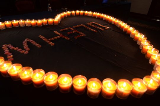 Archivbild: Lichterherz für MH370 (März 2014)