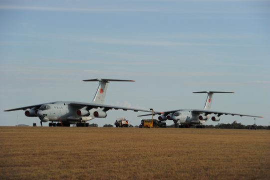 MH370: Chinesische Air Force Ilyushin IL-Flugzeuge machen sich in der Nähe von Perth für die Suche bereit