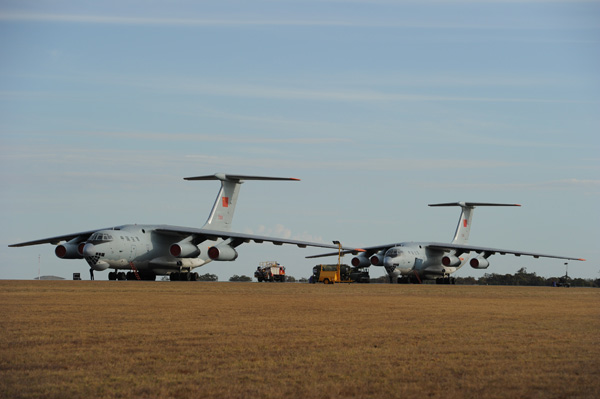 MH370: Chinesische Air Force Ilyushin IL-Flugzeuge machen sich in der Nähe von Perth für die Suche bereit