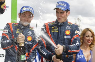 Erstes Podium für den Hyundai i20 WRC: Thierry Neuville und Nicolas Gilsoul fahren in Mexiko auf Rang drei