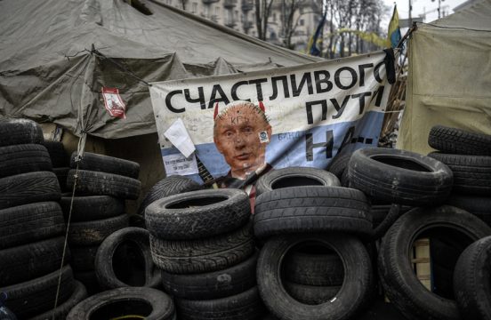 Plakat mit einem Teufel-Putin in Kiev (1. März)