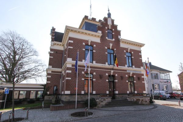 Rathaus von Lontzen (Bild: Julien Claessen/BRF)