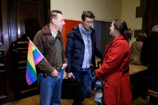 Wartende beim Prozess gegen Raphael Wargnies in Lüttich