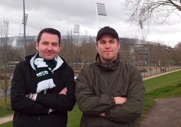 Alexander Stoffels und Stefan Claessen vor dem Weser-Stadion in Bremen