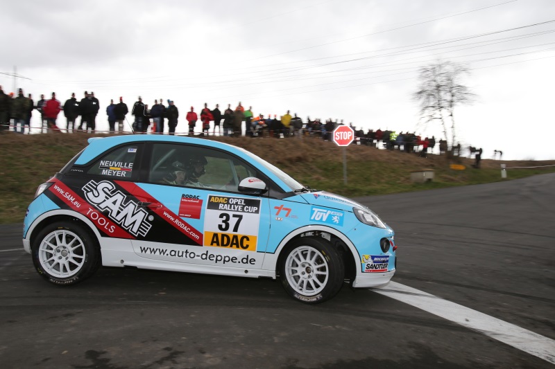 Yannick Neuville gewinnt im Opel Adam die Cup-Wertung bei der Rallye Hessisches Bergland als Vorbereitung auf die Saison