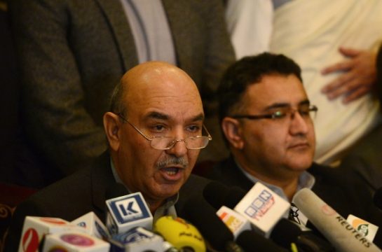 Kajum Karsai (l.) am Donnerstag bei einer Pressekonferenz in Kabul