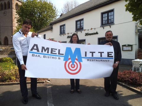 "Amel Mitte": Horst Mertes (l) übernimmt das Hotel Kreusch von Kurt Kreusch und Tochter Melanie