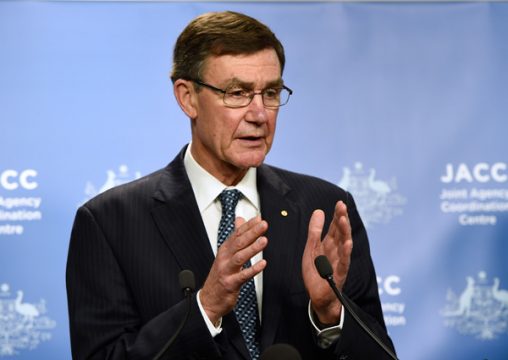 MH370: Der Koordinator des Suchzentrums, Angus Houston, in Perth