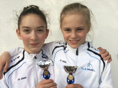 Zoé Benker und Aicha Brüls (Division 1) bei der Landesmeisterschaft