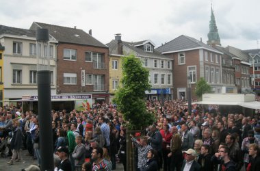 In Eupen verfolgten AS-Fans das Spiel auf Großbildschirm am Clown