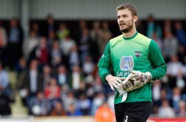 Dann ist das Gleichgewicht wieder hergestellt: AS-Keeper Jonas Deumeland sieht ebenfalls die rote Karten