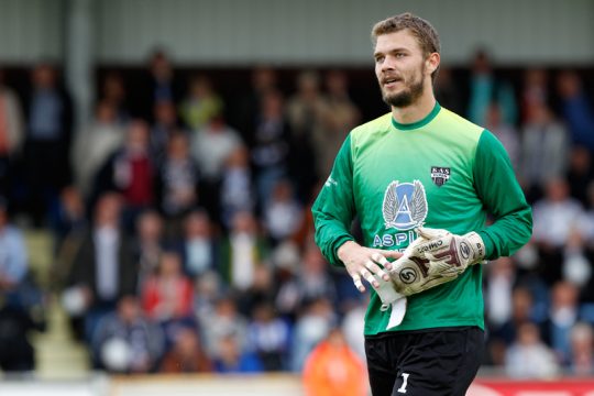 Dann ist das Gleichgewicht wieder hergestellt: AS-Keeper Jonas Deumeland sieht ebenfalls die rote Karten