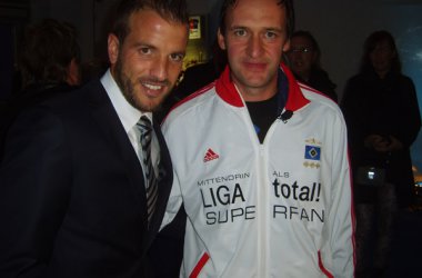 HSV-Fanclub: Eric Rauw mit Rafael van der Vaart