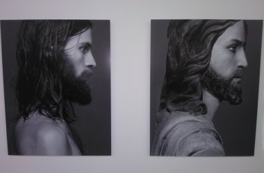 Glorious Bodies: Ausstellung mit Werken von Sophie Langohr und Jacques Charlier im Ikob Eupen