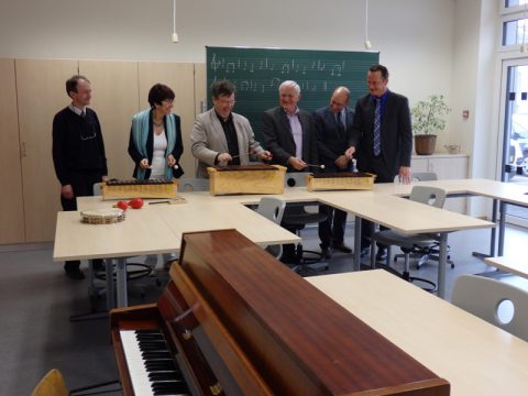 Kooperation zur Stärkung des Musikunterrichts - Vertreter von Födekam, der Autonomen Hochschule und Unterrichtsminister Oliver Paasch