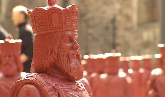 "Mein Karl": 500 Statuen auf dem Aachener Katschhof