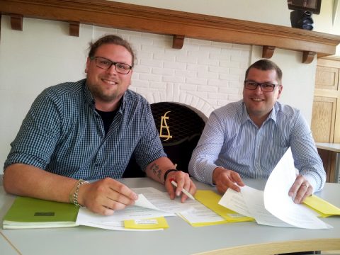 Eupens Kulturschöffe Philipp Hunger (rechts) und der Jugendbeauftragte Tom Rosenstein