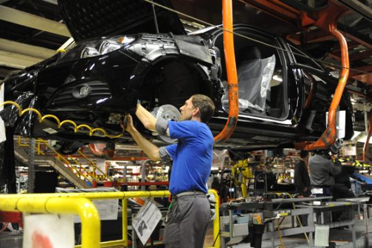 Das letzte Auto verlässt das Band im Opelwerk Antwerpen