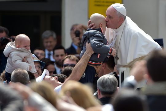 Papst Franziskus hat auf dem Petersplatz die Karwoche eingeläutet