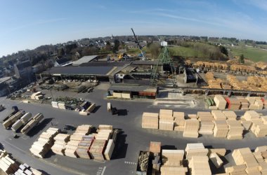 Das Sägewerk Pauls zieht zur Zeit komplett von Büllingen nach Courtil um (Aufnahme durch eine Drohne von Pauls)