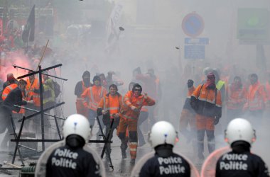 Protest des Europäischen Gewerkschaftsbunds in Brüssel fordert elf Verletzte