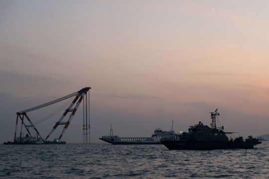 Suche nach Opfern in der gekenterten Fähre "Sewol" geht weiter