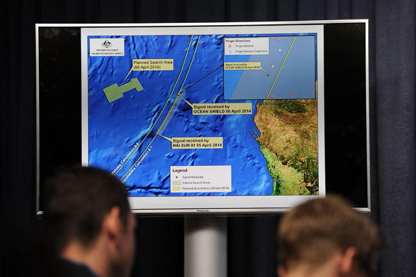 Die Suche nach Flug MH370 geht weiter (Bild von der Pressekonferenz am 9. April)