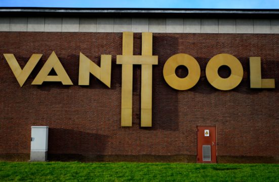 Fahrzeughersteller Van Hool verliert Klage wegen Hybridbus-Bestellung De Lijn