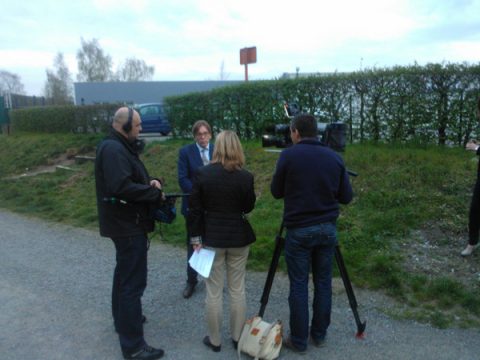 Guy Verhofstadt (M.) für die PFF in Kelmis