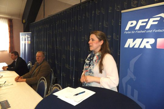 Gregor Freches (Platz drei), Gastredner Patrick Krings und Spitzenkandidatin Isabelle Weykmans