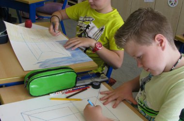 Gemeindeschule Raeren besuchte Ausstellung André Blank