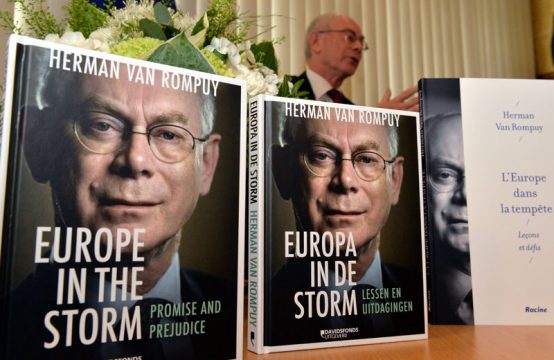 Herman Van Rompuy stellt sein Buch "Europa im Sturm" vor.