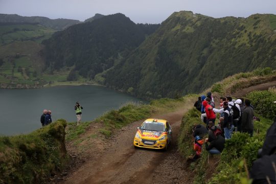 Gino Büx im Peugeot 208 R2 - Bild: Jorge Cunha/DPPI