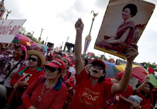 Die Regierungsanhänger, auch Rothemden genannt, am Rande Bangkoks