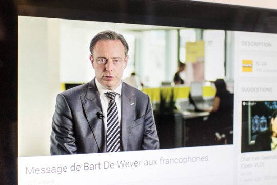 Bart De Wever richtet sich in einer Videobotschaft an die Wallonen