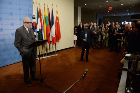 Lakhdar Brahimi bei der Pressekonferenz am UN-Sitz in New York