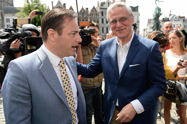 Bart De Wever und Kris Peeters nach ihrer Stimmabgabe in Antwerpen (Mai 2014)