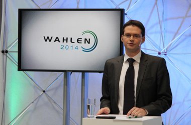 Debatte zu den Regionalwahlen im BRF-Funkhaus - Moderator Olivier Krickel